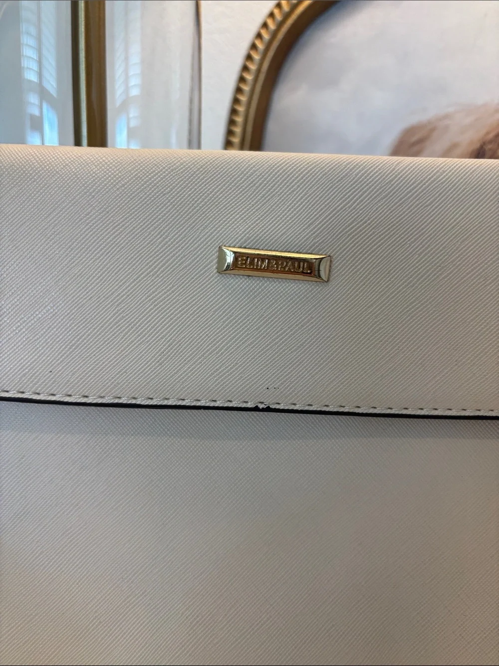 👝Elegant Cream Wristlet Clutch with Gold Accents - Picture 2 of 5